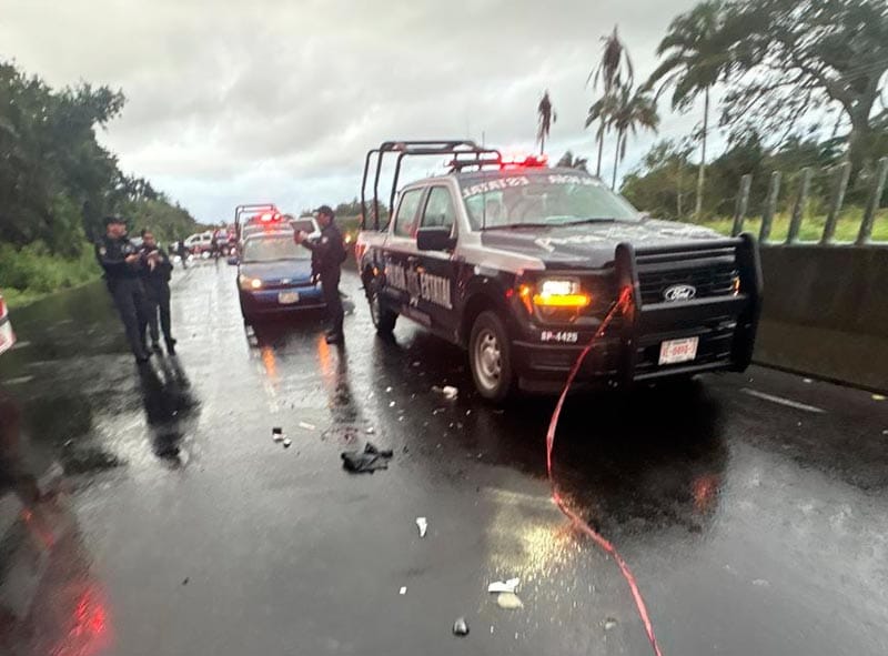 ¡POLICÍAS ESTATALES ARROLLADOS EN PASO DEL TORO!