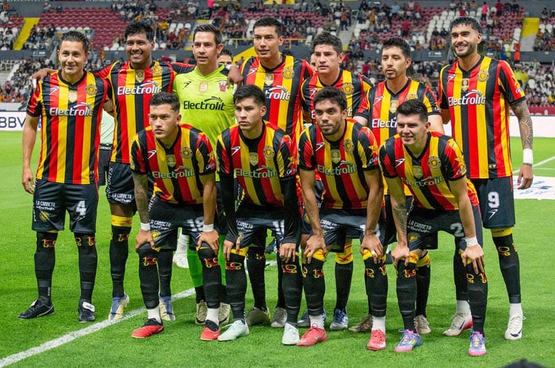¡EL CAMPEÓN LEONES NEGROS VS. EL INVICTO LA JAIBA BRAVA!