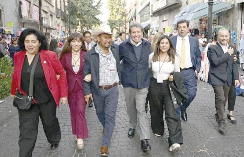 ¡LEGISLADORES DE MORENA Y ALIADOS SE REÚNEN CON SHEINBAUM EN PALACIO NACIONAL!