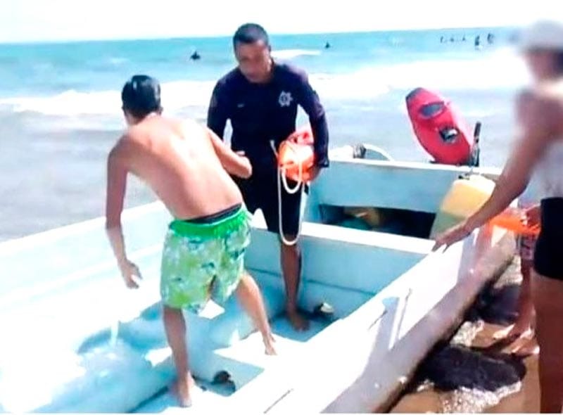 ¡RESCATAN A BAÑISTA EN PLAYAS DE CHACHALACAS!