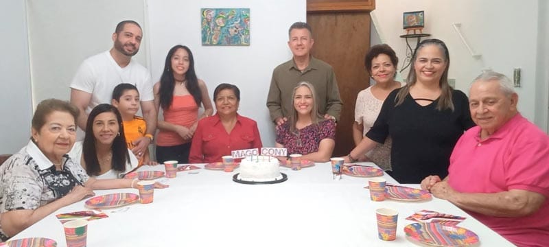 CONNY HERRERA MUY FESTEJADA EN SU CUMPLE