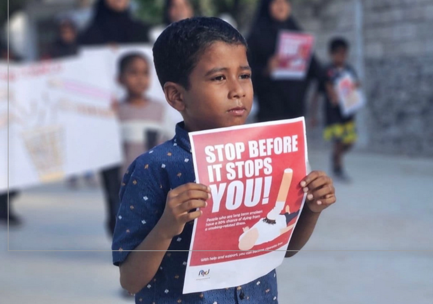 ¡MALDIVAS PROHÍBE FUMAR A LOS NACIDOS EN 2007!