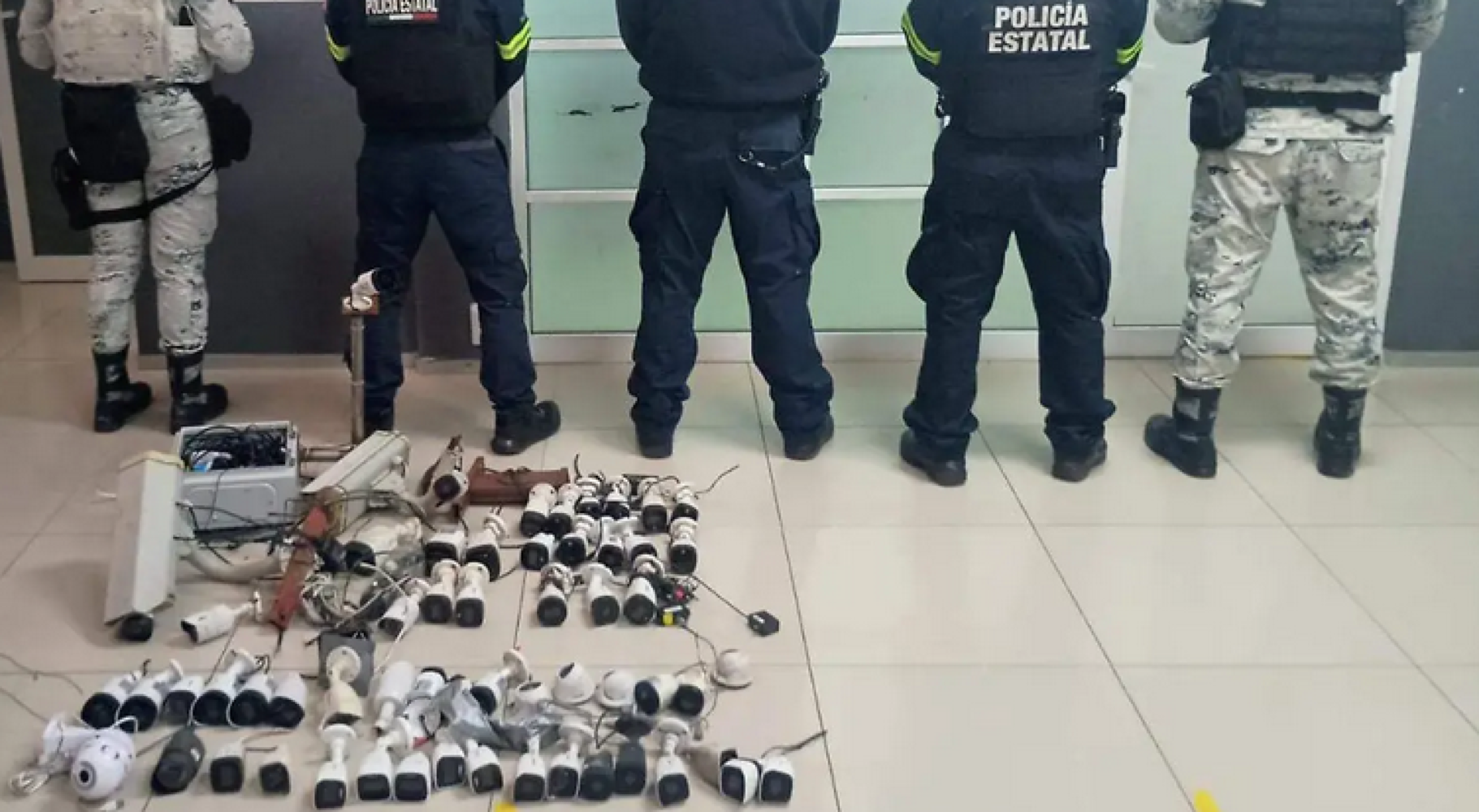 ¡POLICÍAS DESCONECTAN SIETE CÁMARAS DE VIDEO VIGILANCIA!