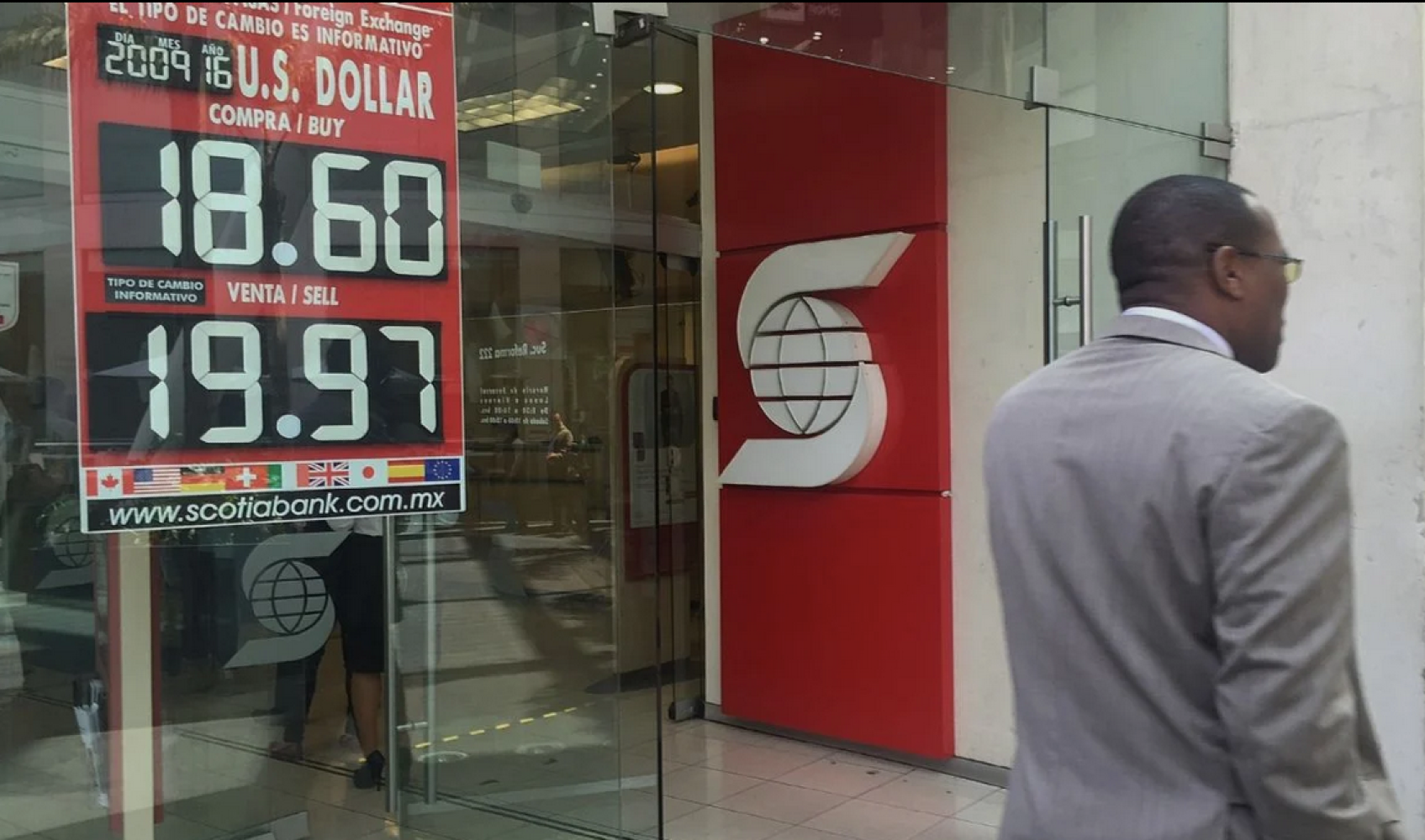 ¡PESO SE FORTALECE TRAS DECISIÓN DE BANXICO E INCERTIDUMBRE EN EEUU!