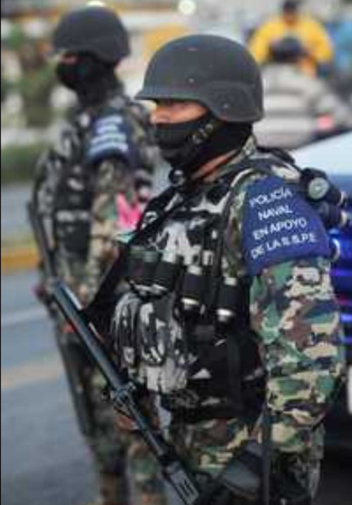 ¡LO ASALTAN EN EL ESTACIONAMIENTO DE BODEGA AURRERA!