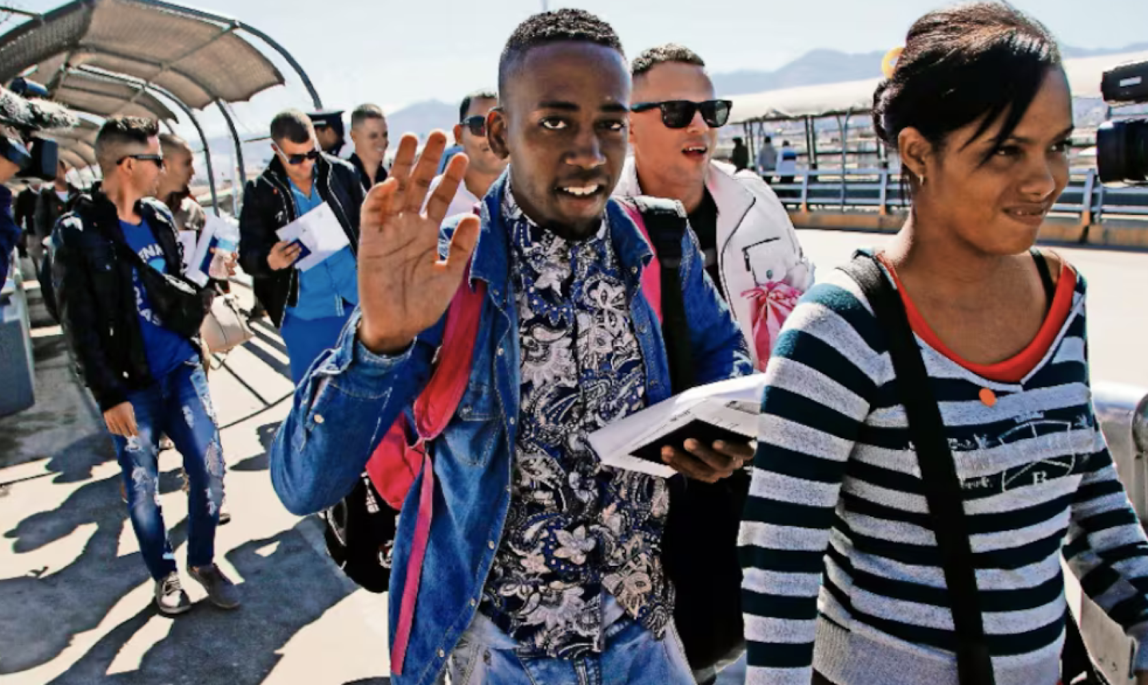 ¡EU REVISARÁ TARJETAS DE RESIDENTE DE "TODOS" LOS MIGRANTES DE PAÍSES DE "PREOCUPACIÓN"!