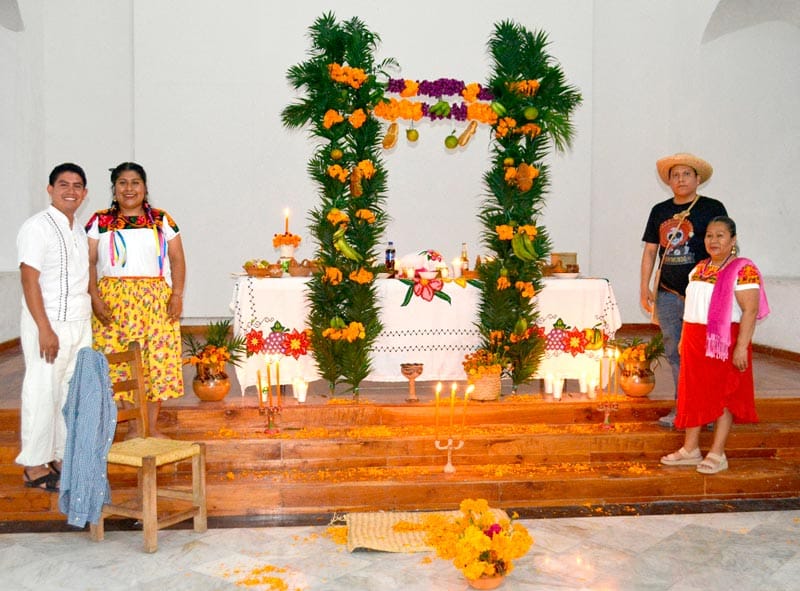 PRESENTAN ALTAR DE MUERTOS DE LA HUASTECA