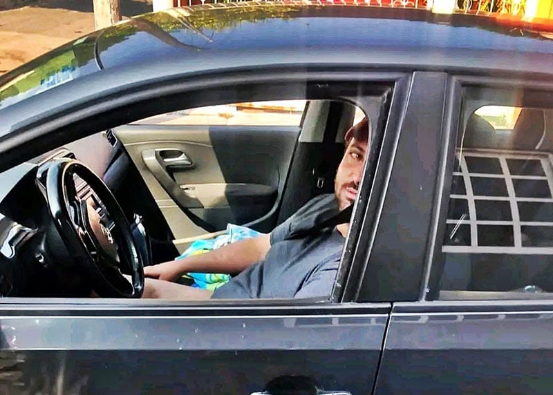 ¡COCHINÓN ENSEÑA SUS MISERIAS A MUJERES!