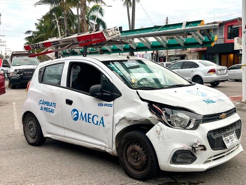 ¡CHOCAN COCHE DE MEGACABLE CONTRA VAGONETA EN COSTA VERDE!