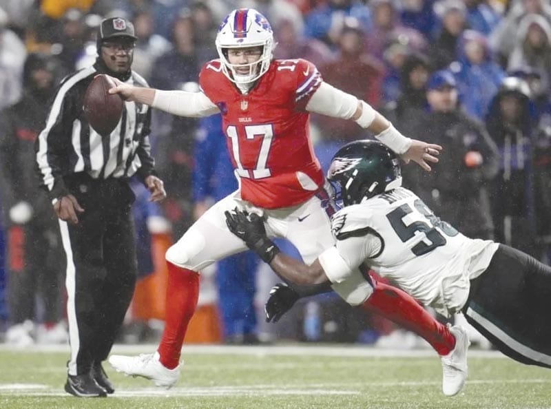 ¡PIERDE BILLS ANTE EAGLES; PATS GANA LA AFC ESTE!