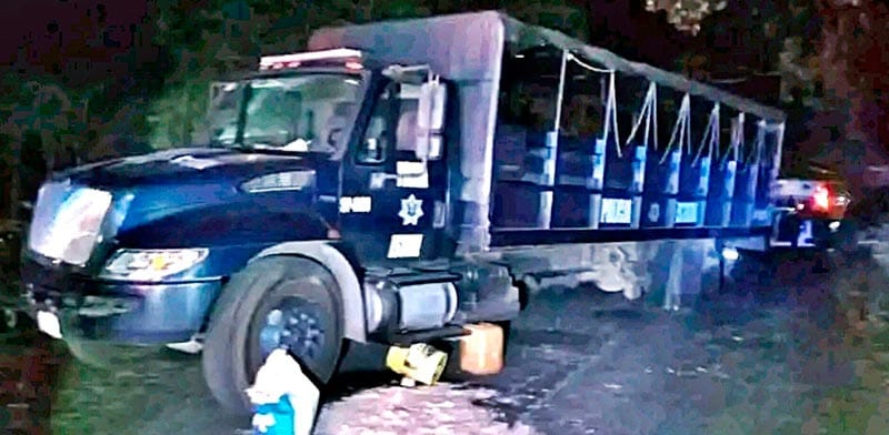 ¡CAMIÓN TRANSPORTE DE LA SSP COLISIONÓ CONTRA CAMIONETA!