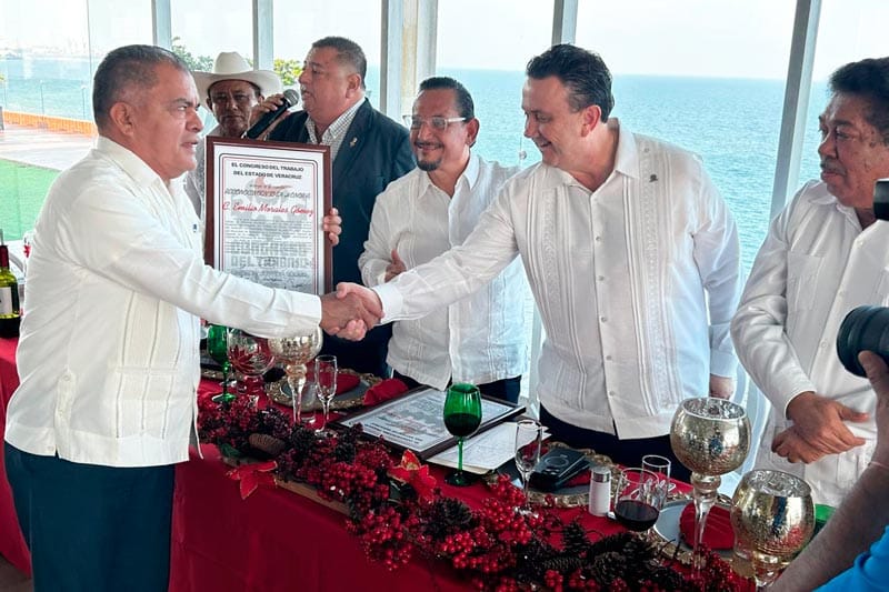 EMILIO MORALES FUE RECONOCIDO POR JUAN JOSÉ SIERRA...