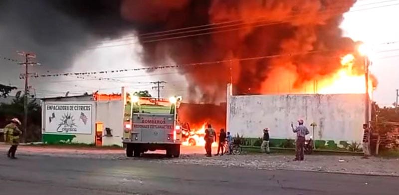 ¡QUEMAN CON BOMBAS MOLOTOV EMPACADORA DE SINDICO ELECTO! - ES PROPIEDAD DEL EMPRESARIO RAFAEL HERNÁNDEZ CANCINO (A) “EL GÜERO”