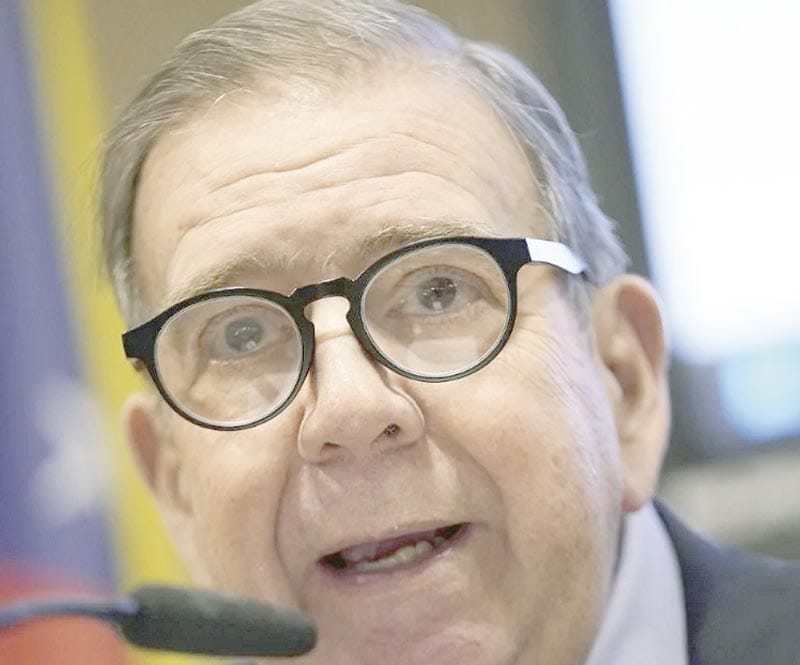 ¡EDMUNDO GONZÁLEZ DEPLORA SENTENCIA A 30 AÑOS DE PRISIÓN PARA SU YERNO!