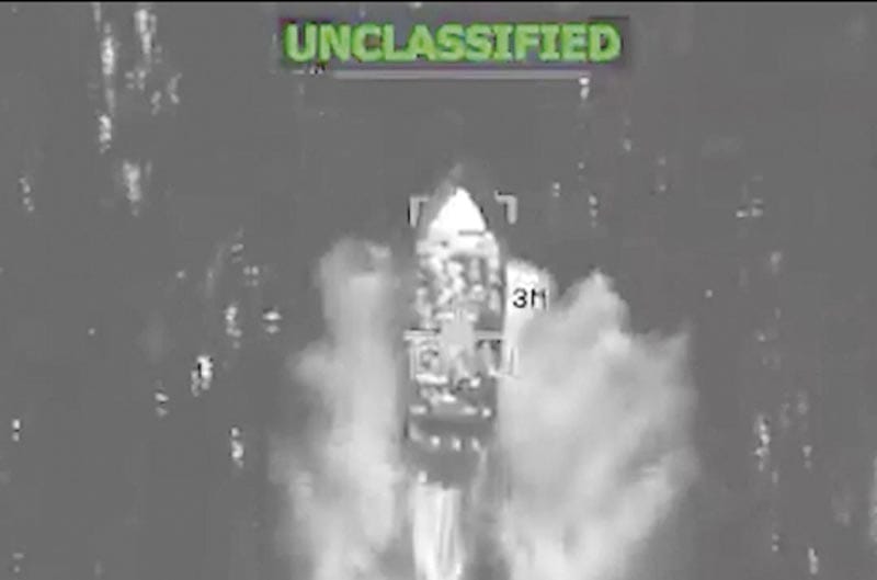 ¡EL PENTÁGONO DESTRUYE OTRA EMBARCACIÓN EN EL PACÍFICO! - EN MEDIO DE ESCRUTINIO DEL CAPITOLIO