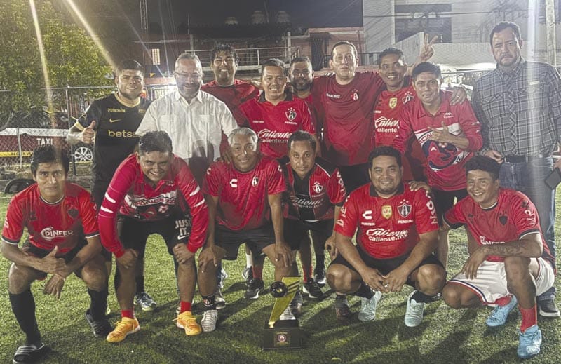 ¡CAMPEONES PAPÁS Y MAMÁS EN LIGA “PIRATA” FUENTE!
