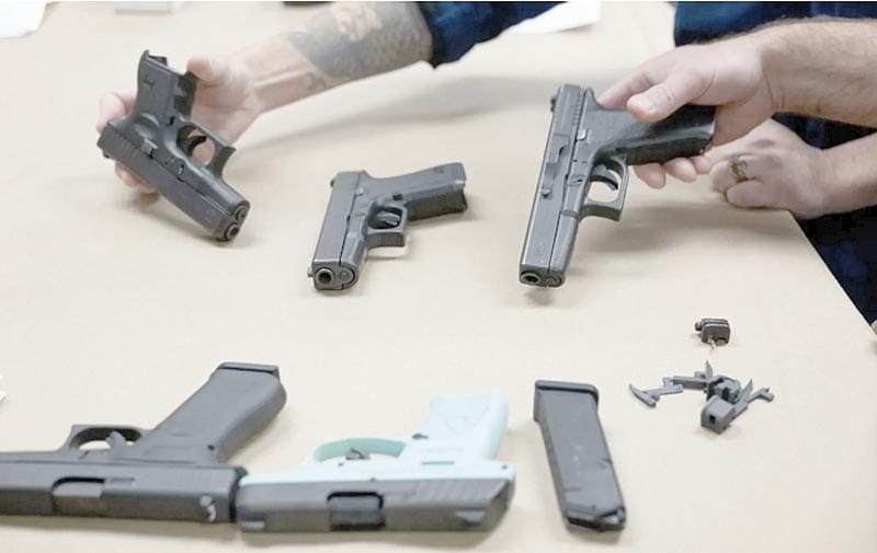 ¡MIENTRAS LAS ARMAS ESTADOUNIDENSES LLEGAN A CANADÁ, AUMENTAN VIOLENCIA!