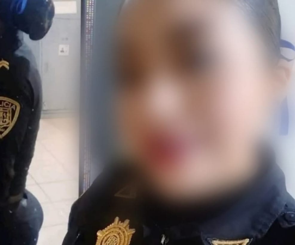 ¡MUJER POLICÍA BORRACHA CAUSÓ DAÑOS A MOTO PATRULLA!