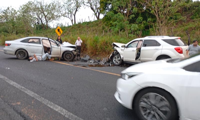 ¡CHOCAN DE FRENTE EN LA COSTERA DEL GOLFO EN ALVARADO!