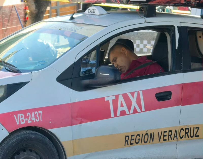 ¡NO LLEGÓ A NAVIDAD TAXISTA FALLECIÓ EN LOMAS DE RÍO MEDIO 4!