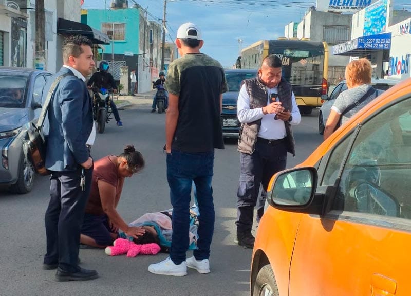 ¡LA ATROPELLAN CUANDO IBA PARA LA CHAMBA!