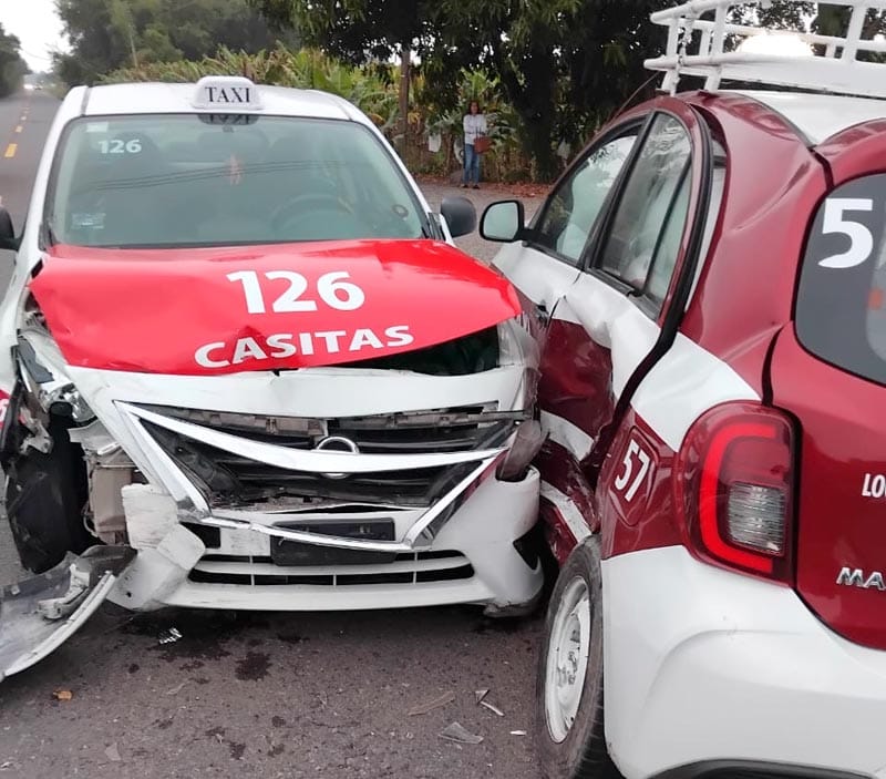 ¡DOS LESIONADOS EN TROMPAZO DE TAXIS!