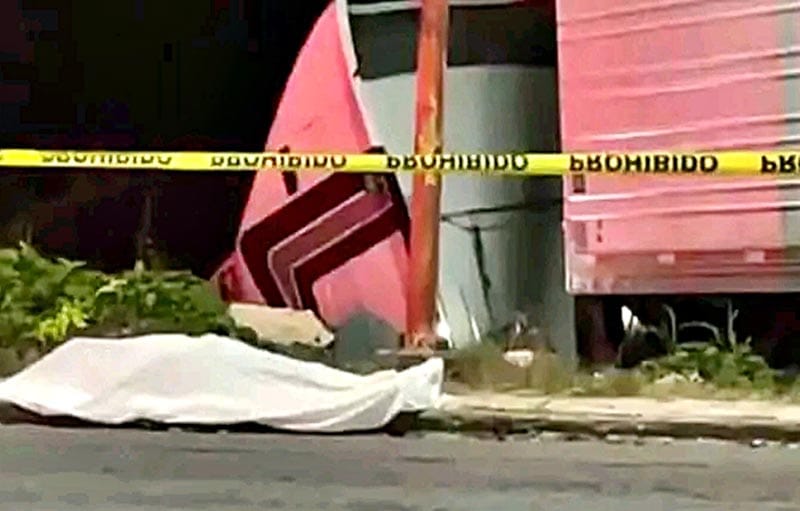 ¡INFARTO FULMINANTE TERMINA CON LA VIDA DE UN TRAILERO! - CUANDO MANEJABA TRACTOCAMION SOBRE LA CARRETERA TRANSÍSTMICA