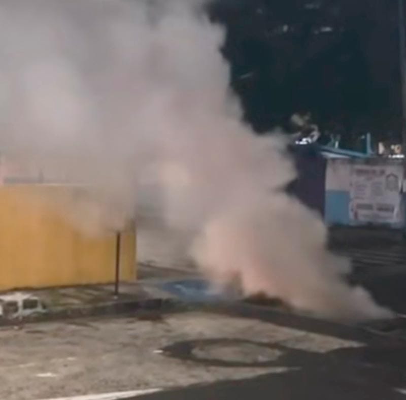 ¡SALE HUMO DE LAS ALCANTARILLAS! - *Explosiones en Jardines de Mocambo