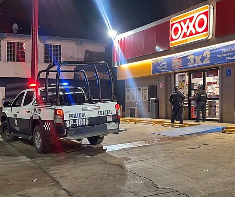 ¡PISTOLERO VACIÓ LA CAJA REGISTRADORA DE TIENDA “OXXO”!