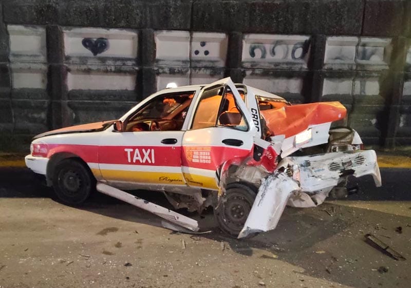 ¡TAXI Y UNA VAN SE DESBARATAN EN ‘TORTAZO’!