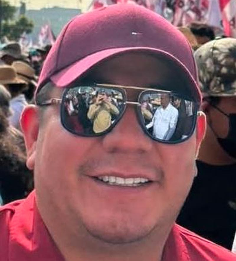 ¡CACHAN A DIRIGENTE DE MORENA EN VERACRUZ CON GAFAS DE LUJO! - *Los lentes para el sol que portaba valen casi 25 mil pesos