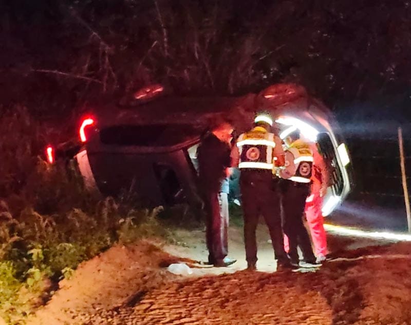 ¡CAMIONETA HONDA SALIÓ “VOLANDO” DE LA CARRETERA!