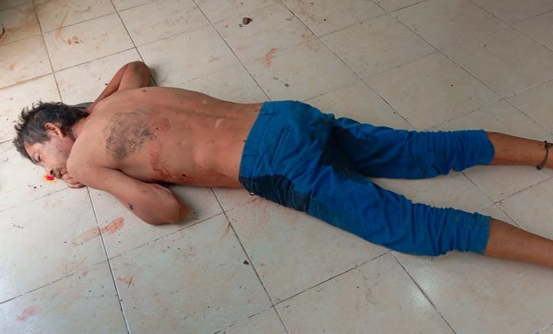 ¡LOCALIZAN A UN BORRACHITO MUERTO ATRÁS DE UNA TIENDA!