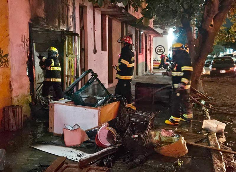 ¡SE INCENDIÓ PREDIO ABANDONADO EN EL CENTRO!