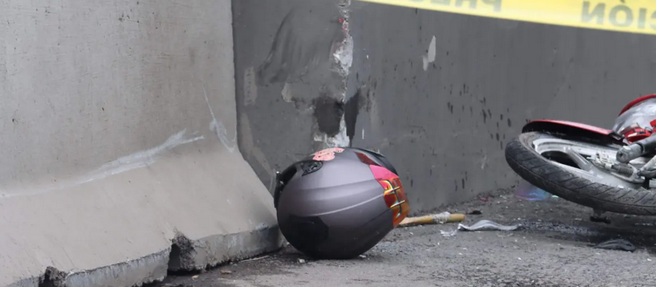 ¡MOTOCICLISTA PIERDE LA VIDA AL ATORARSE EN CUERDA POR UNA POSADA!