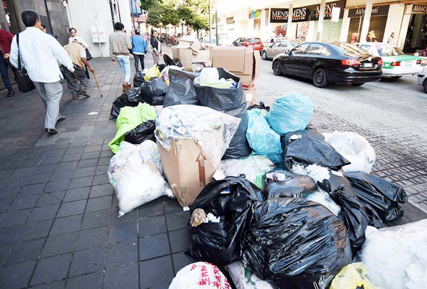 ¡EN 2025, FUERON DETENIDAS 246 POR TIRAR BASURA EN LA VÍA PÚBLICA EN LA ALCALDÍA CUAUHTÉMOC!
