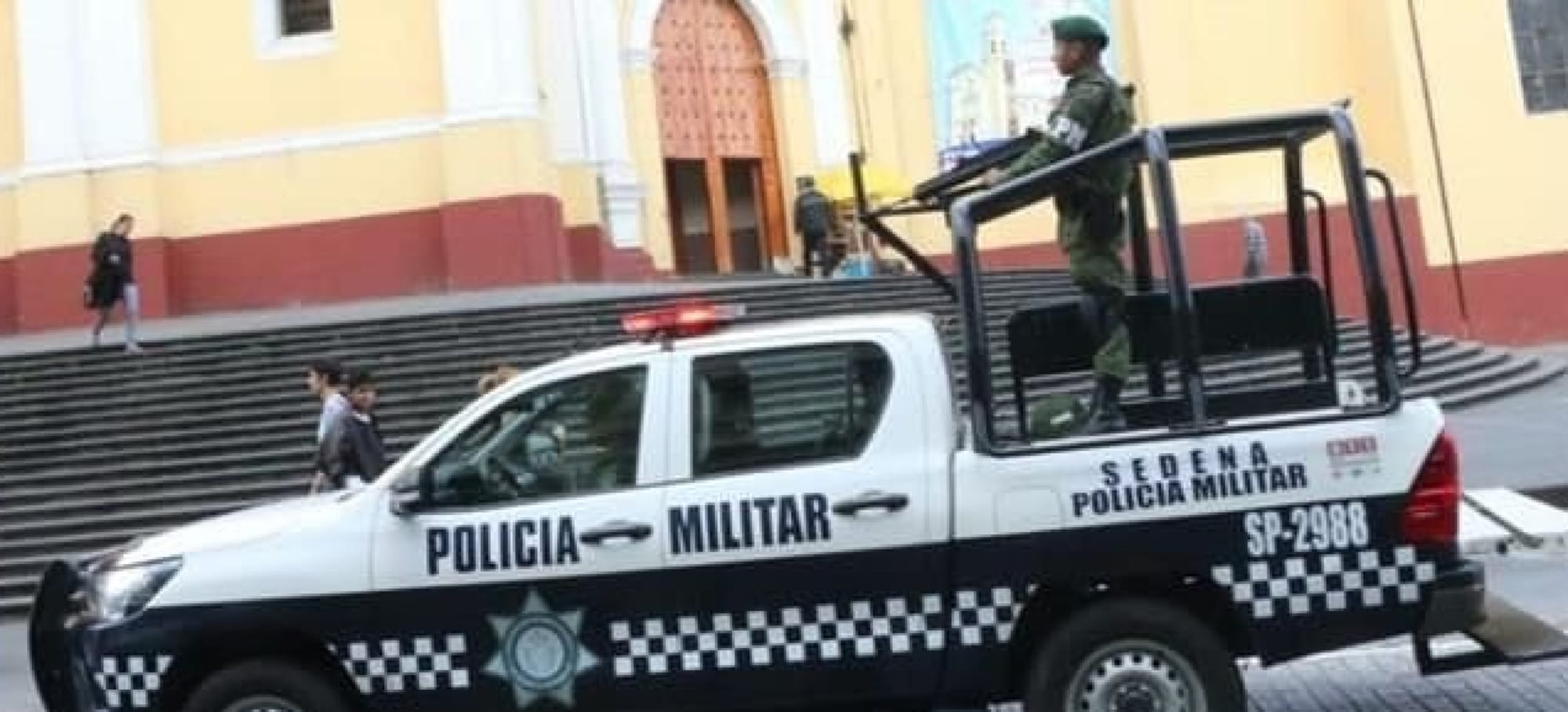 ¡ROBAN MOTONETA FRENTE AL CUARTEL AERONAVAL!