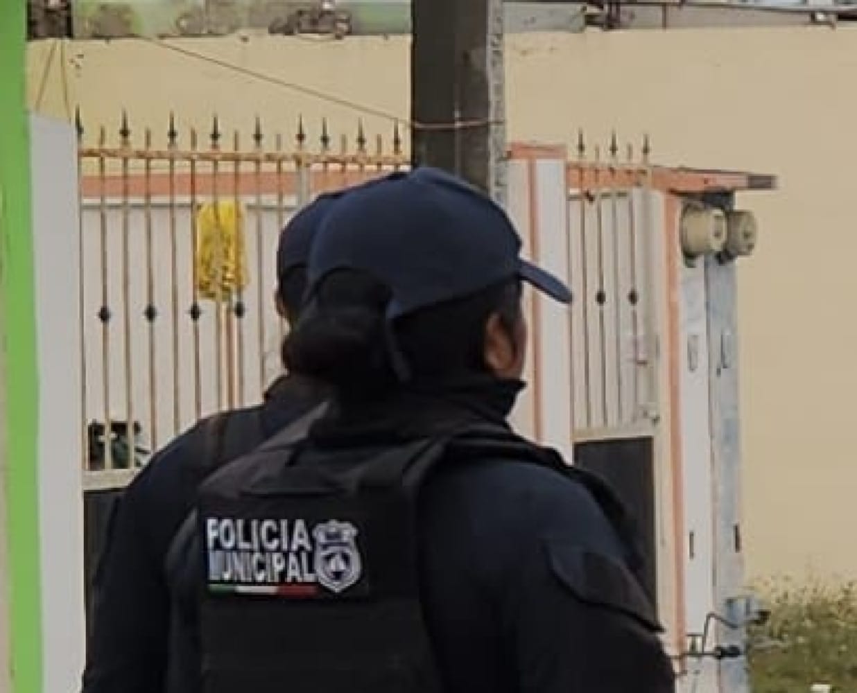 ¡PAREJA DE “MOTO-RATONES” ATRACAN A AUTOMOVILISTAS EN PLAYA LINDA!