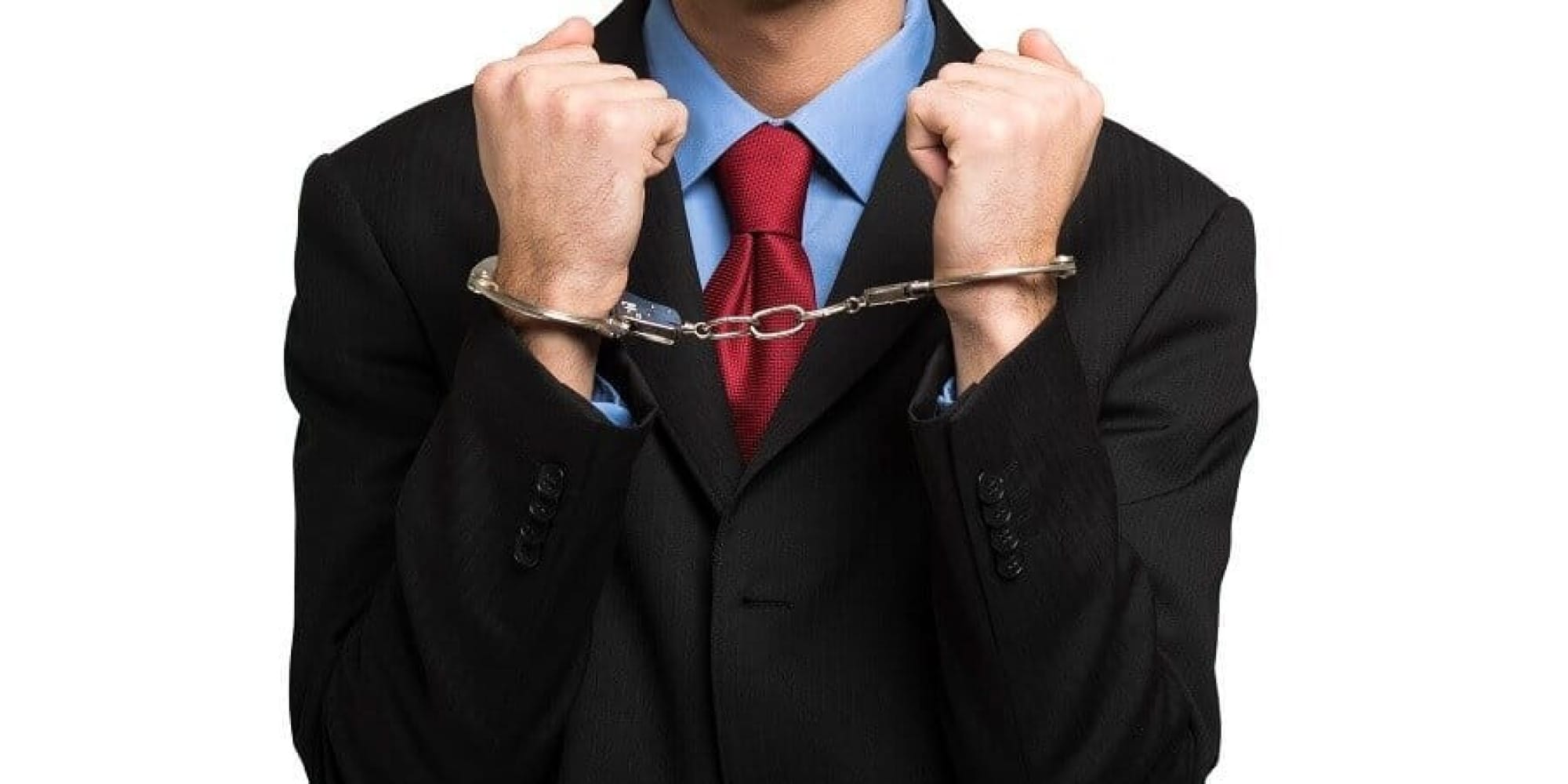 ¡DENUNCIAN A TRES ABOGADOS POR ESTAFAR A CLIENTE MILITAR!