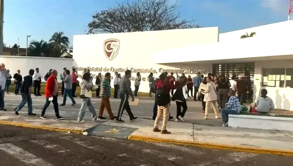 ¡NAHLE LLEGA AL C5i; PERSISTEN LARGAS FILAS PARA LICENCIAS!