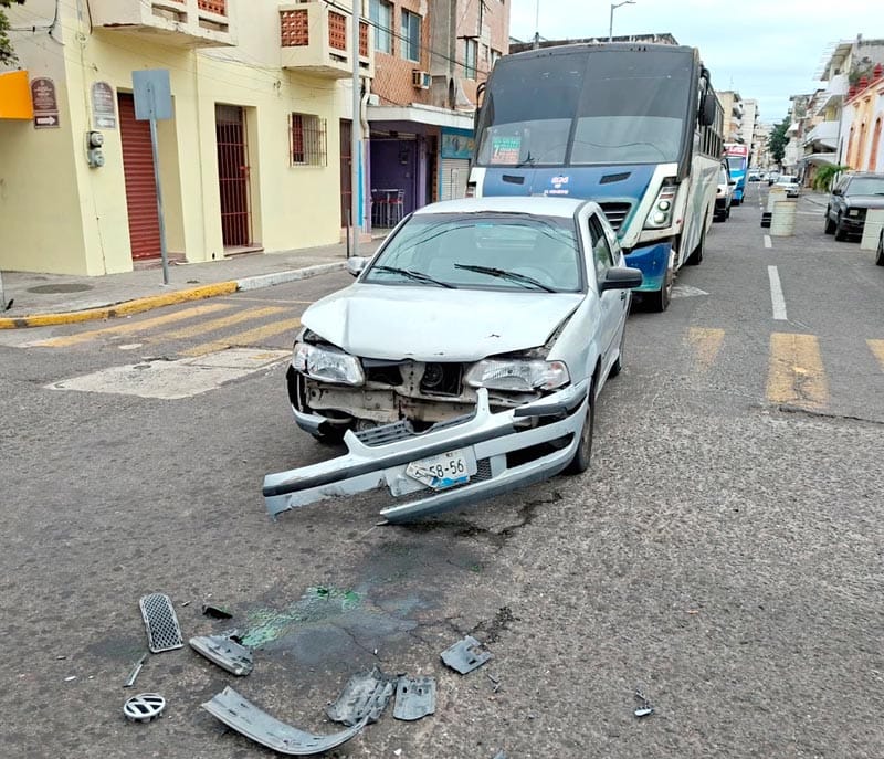 ¡ESTRENABAN SU CARRITO Y LO DESBARATAN EN UN CHOQUE!