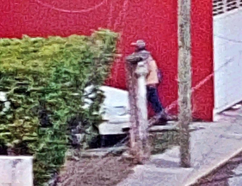 ¡GRABAN A PRESUNTO ‘JAULERO’ MERODEAR CASAS EN EL COYOL!