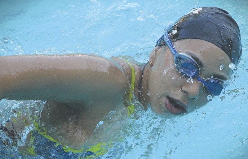 EN SUS MARCAS | ¿PORQUÉ NADAR EN INVIERNO? - Nuestros amigos de Zwemmen nos compartieron hace tiempo el siguiente artículo acerca de los beneficios que trae el nadar en tiempos de frío y norte. Es una información muy útil...