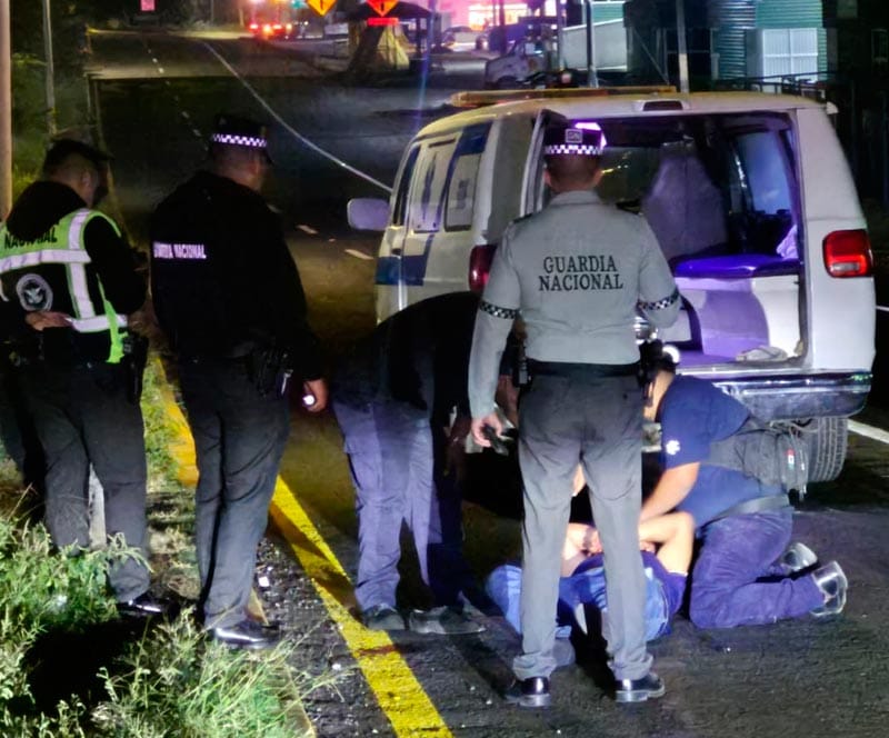 ¡TERMINA LA PARRANDA DÁNDOSE UN TRANCAZO EN LA CARRETERA!
