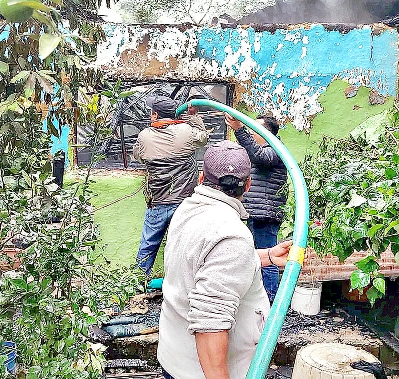 ¡SE INCENDIA CASA POR CORTO CIRCUITO EN LA RECÁMARA!