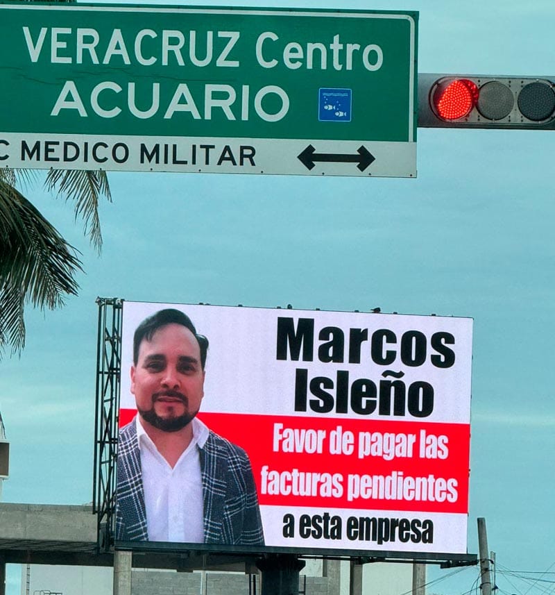 ¡EXHIBEN AL EX ALCALDE DE MEDELLÍN! - *En pantallas gigantes