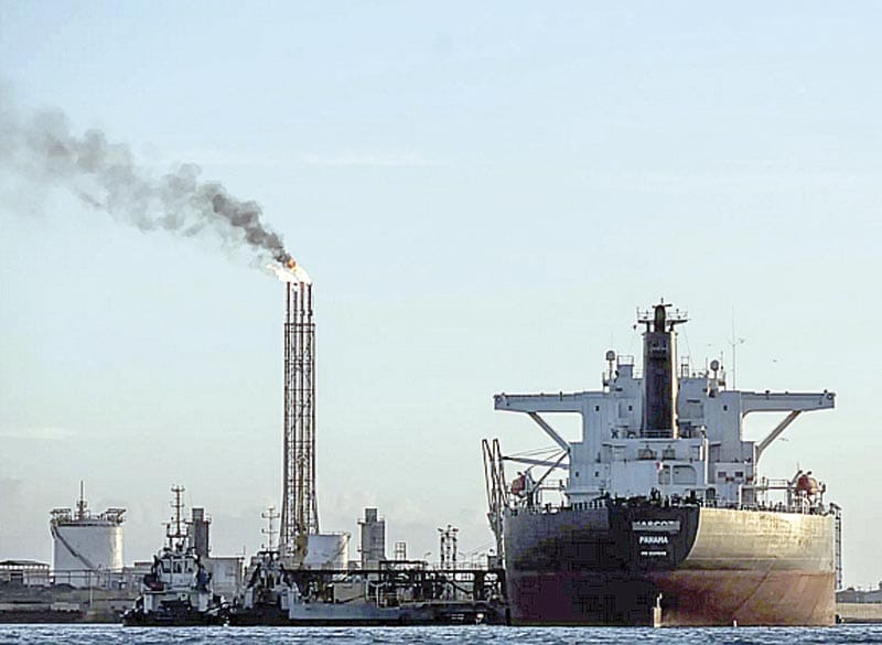 ¡ALERTAN RIESGO ECONÓMICO POR PETRÓLEO REGALADO A CUBA!