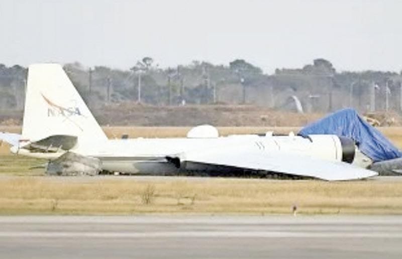 ¡ATERRIZA DE EMERGENCIA AVIÓN DE LA NASA!