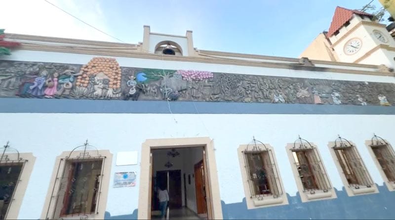 ¡ALCALDE QUITA MURAL! - *Estaba en la Casa de Cultura