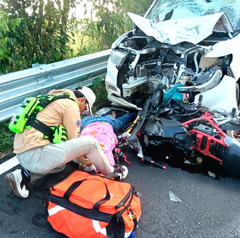 ¡NOVIOS PIERDEN LA VIDA EN BRUTAL CHOQUE!